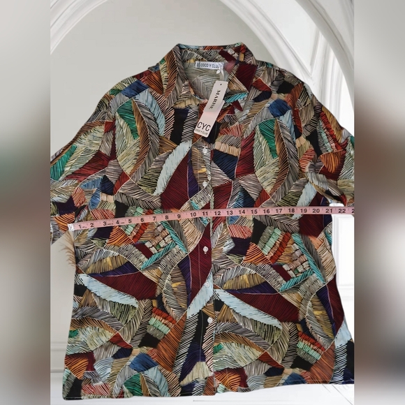 Multicolor Abstract Pattern Women's Top - Picture 4 of 8